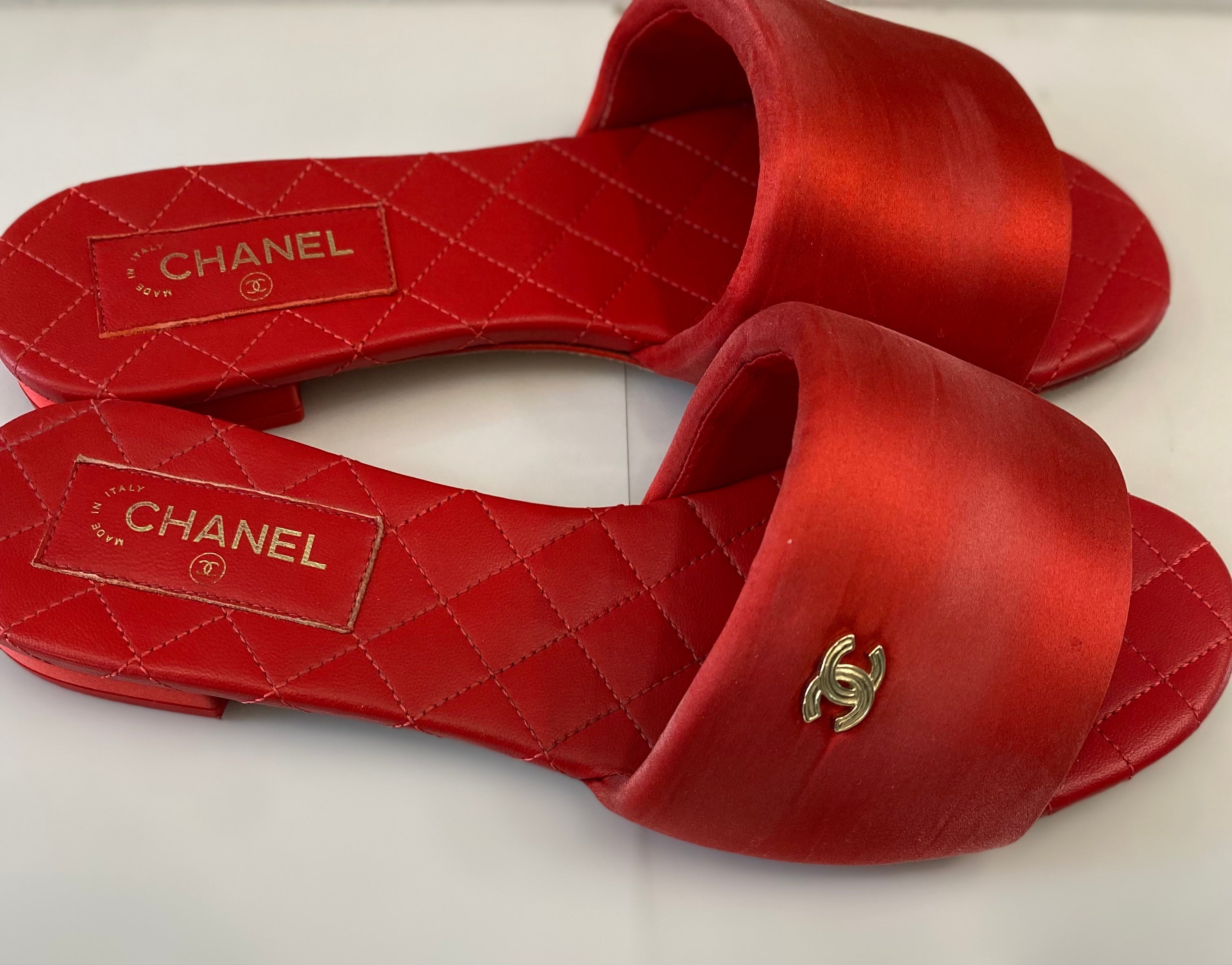 CHANEL CC LOGO SLIDES MULES RED