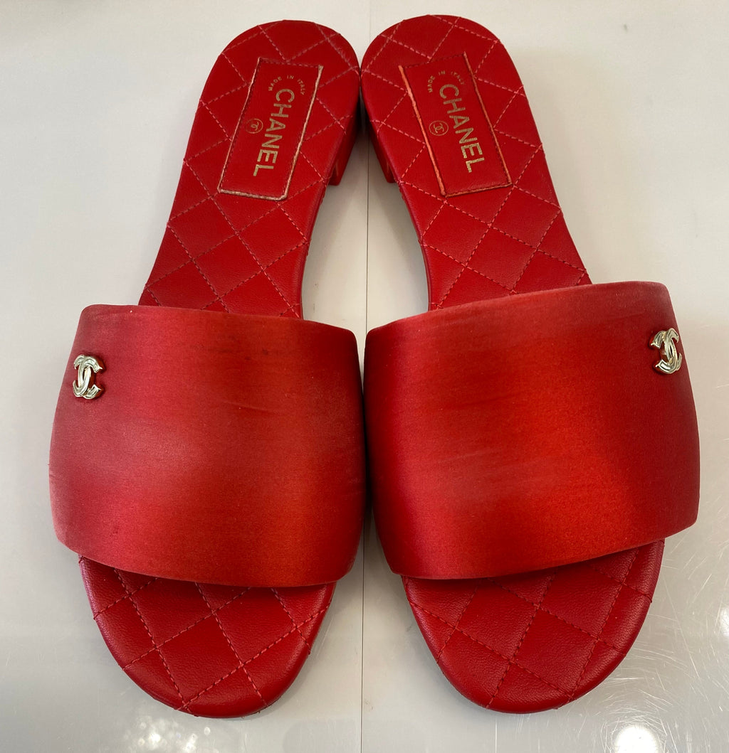 CHANEL CC LOGO SLIDES MULES RED
