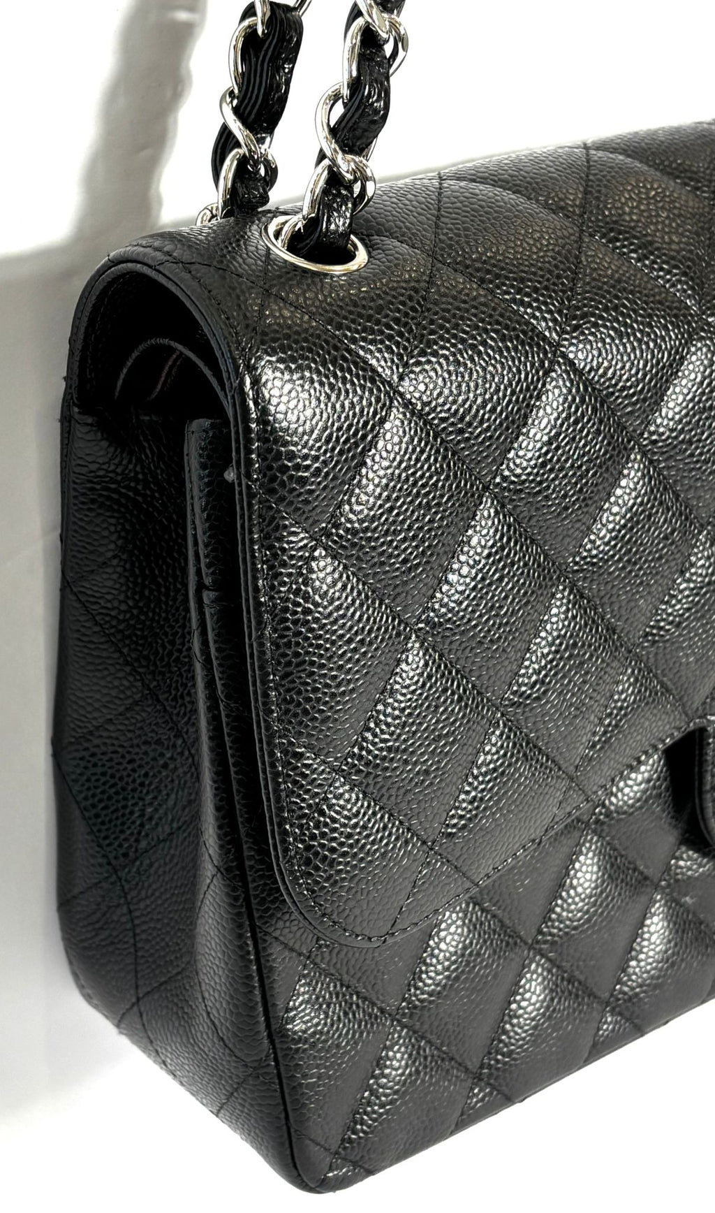 CHANEL CLASSIC CAVIAR QUILTED JUMBO DOUBLE FLAP BAG