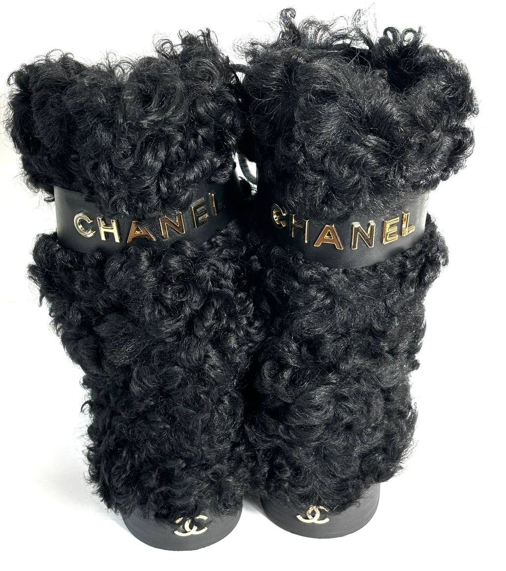 CHANEL INTERLOCKING CC LOGO SHEARLING BOOTS