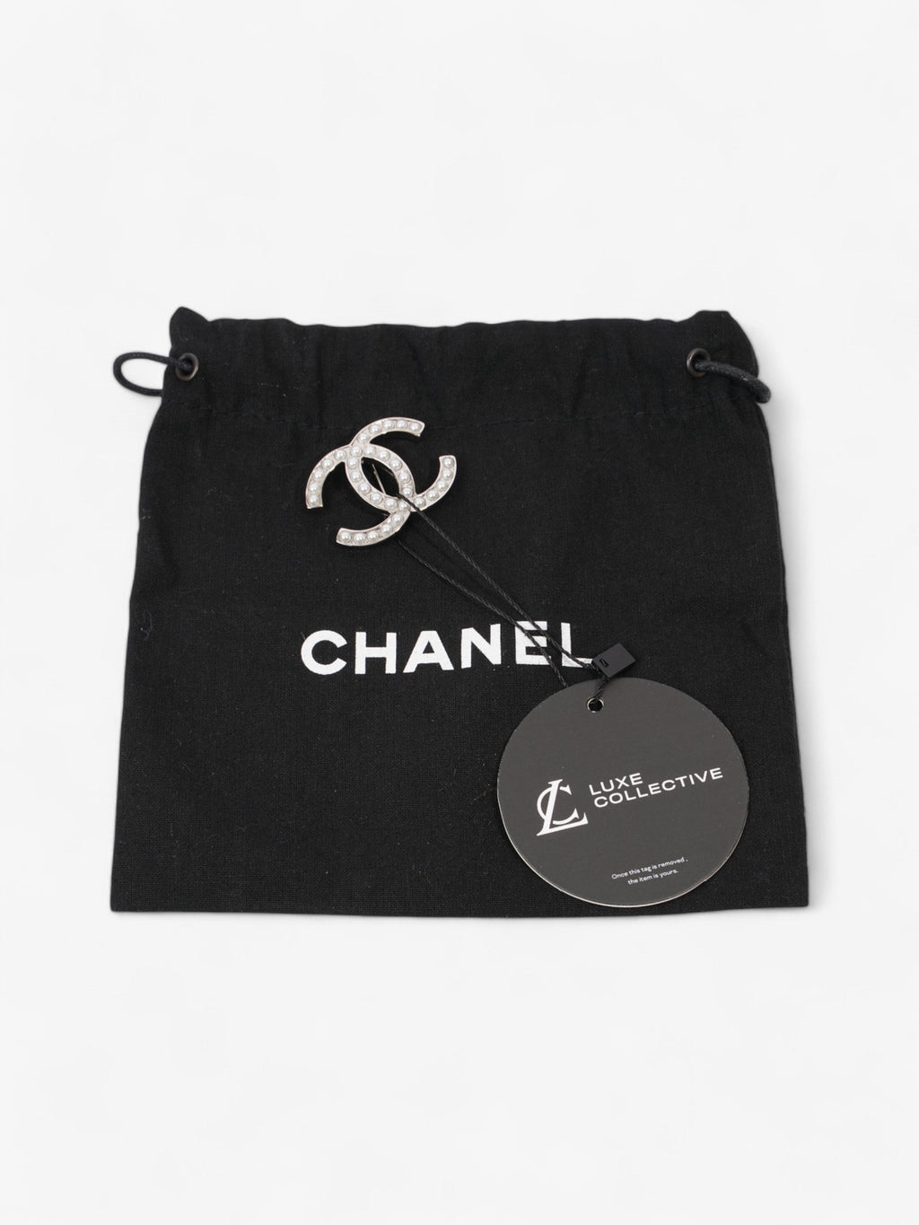 Chanel Interlocking CC Brooch Silver / Pearl Base Metal