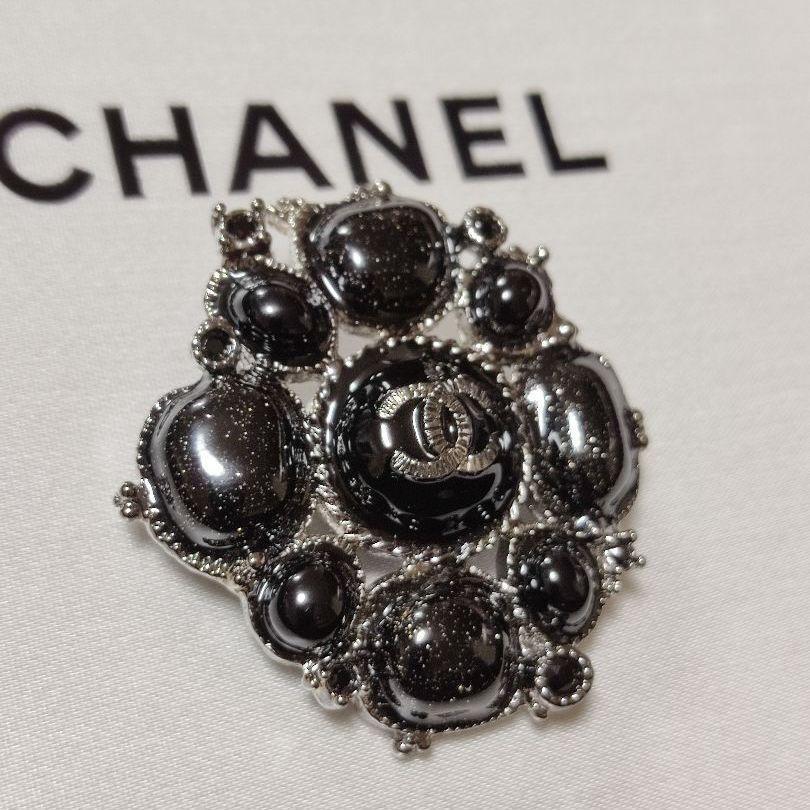 CHANEL BLACK GLITTER GRIPOIX BYZANTINE BROOCH