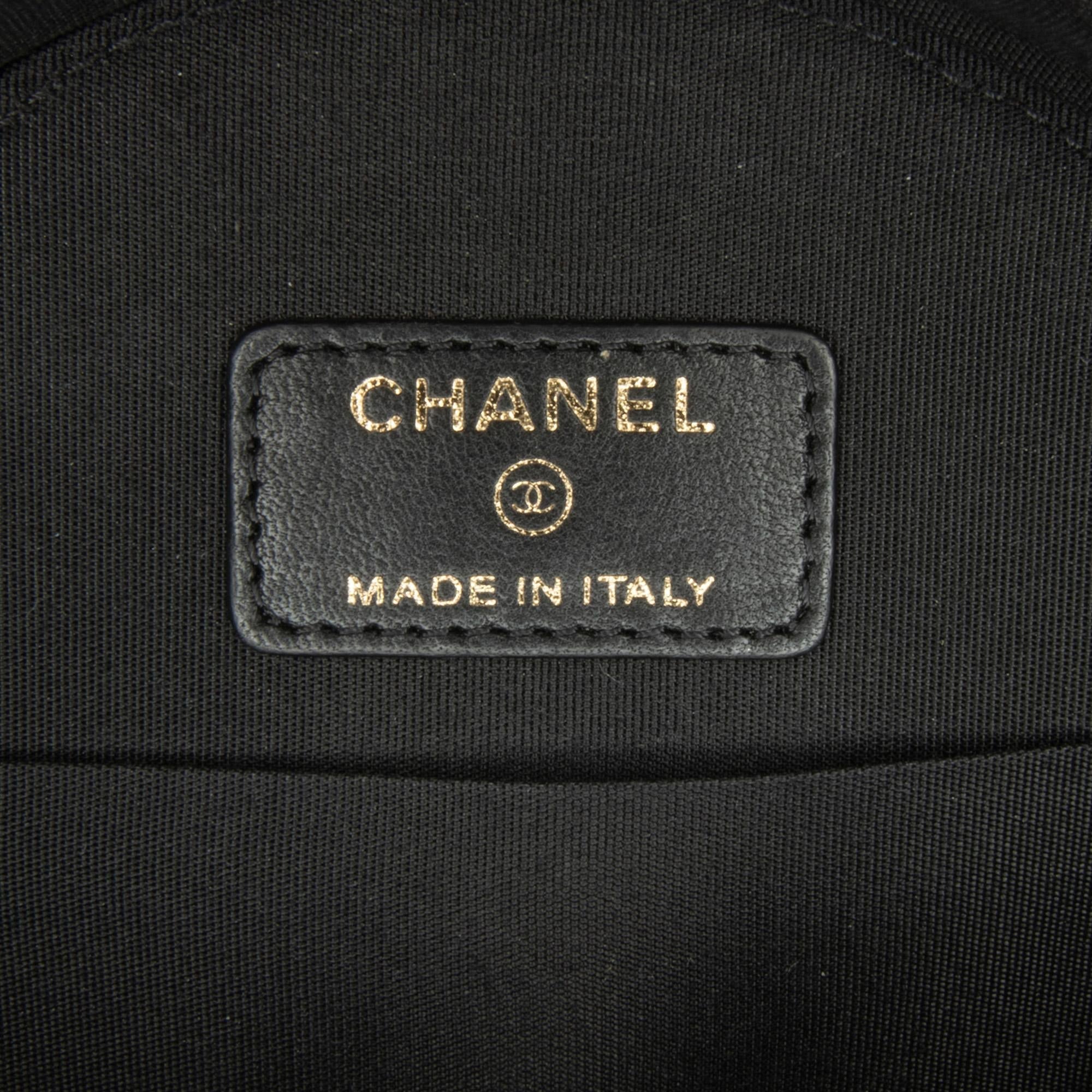 Chanel CC Quilted Lambskin Ribbon Round Clutch With Chain (SHG-oOGi2u)