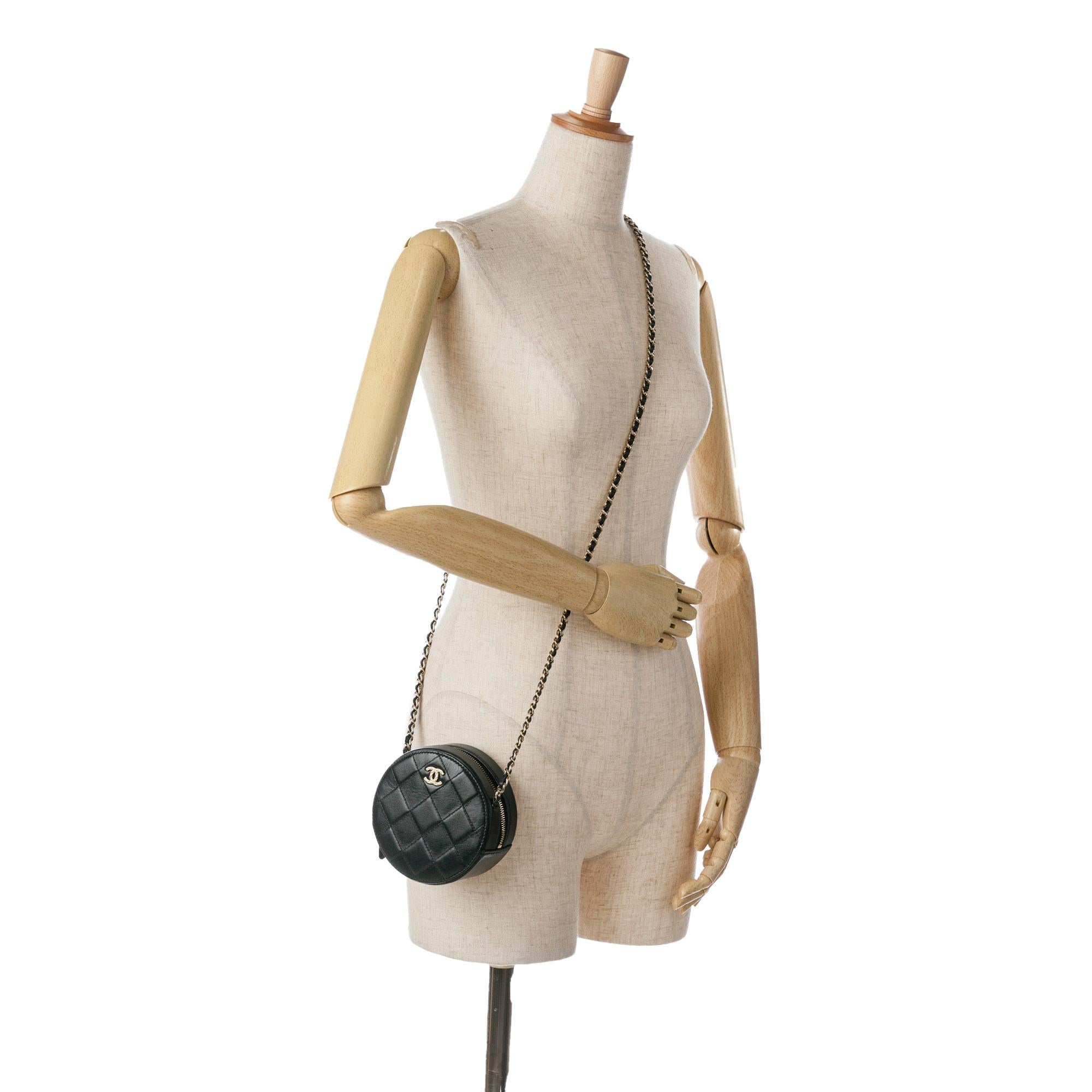 Chanel CC Quilted Lambskin Round Clutch with Chain (SHG-vxtHcs)