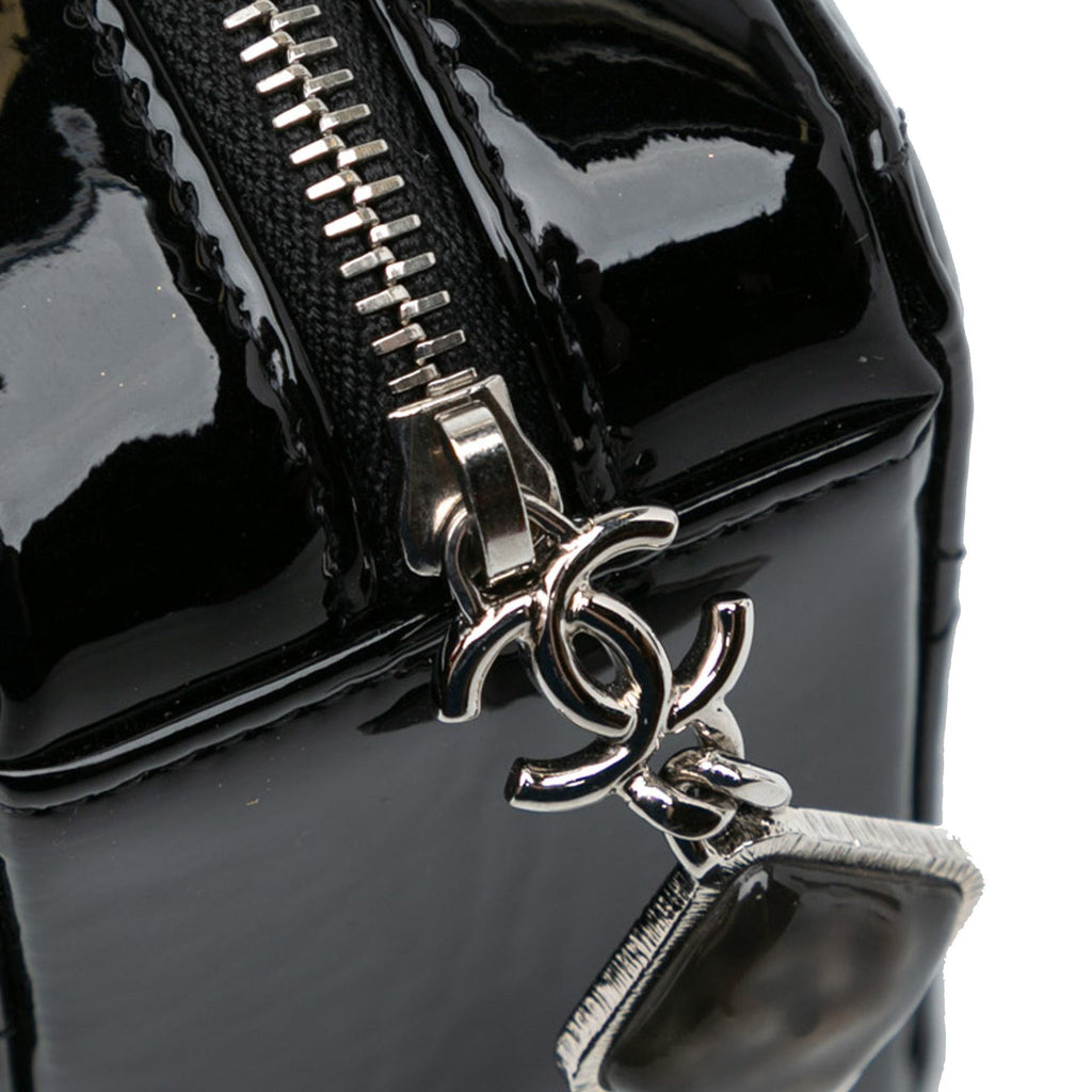 Chanel CC Quilted Patent Clutch With Chain (SHG-ROhwQv)