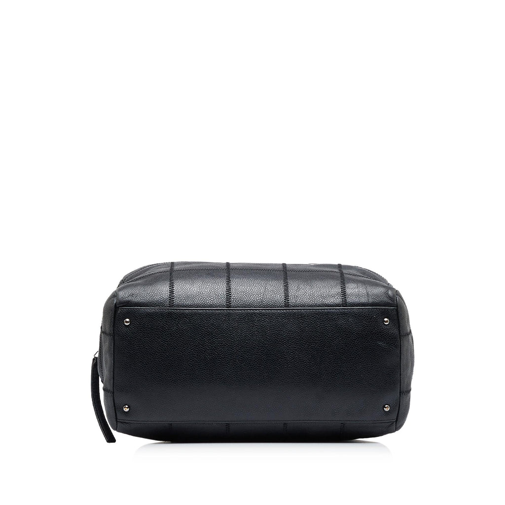 Chanel Caviar Choco Bar Shoulder Bag (SHG-UMhvEk)