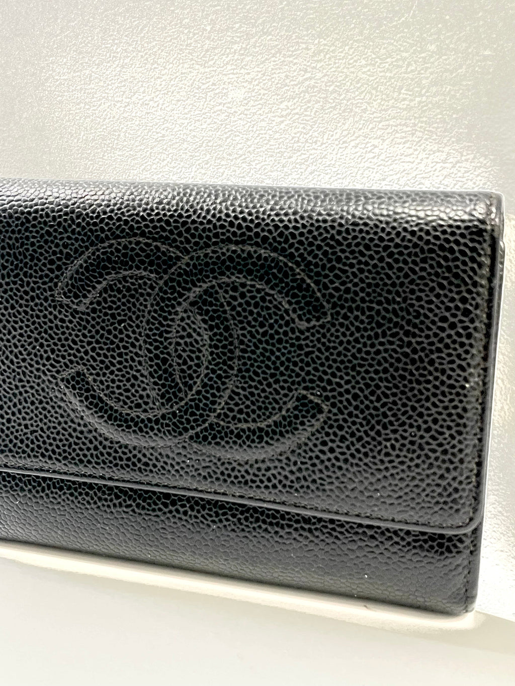 CHANEL CAVIAR LEATHER BIFOLD WALLET