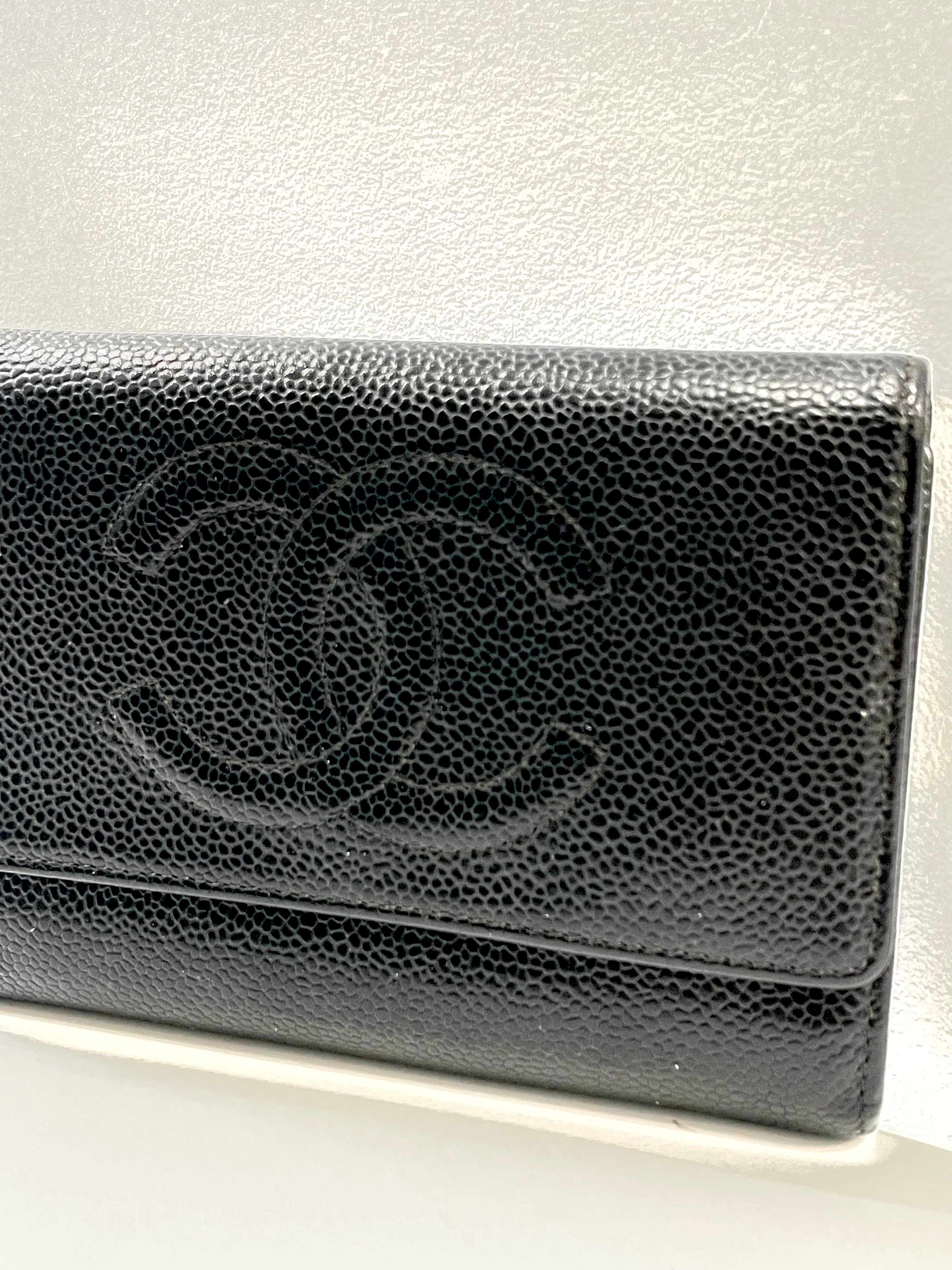 CHANEL CAVIAR LEATHER BIFOLD WALLET