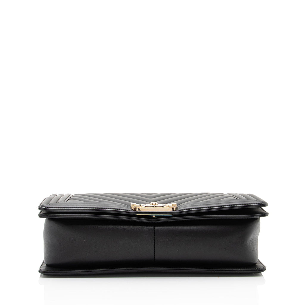 Chanel Chevron Lambskin New Medium Boy Bag (SHF-KOMM25)
