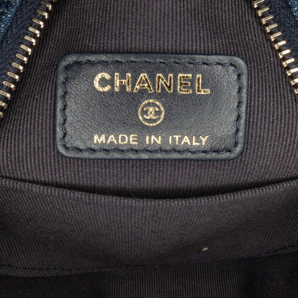 Chanel Denim 19 Round Clutch with Chain (SHG-fQ2FVc)