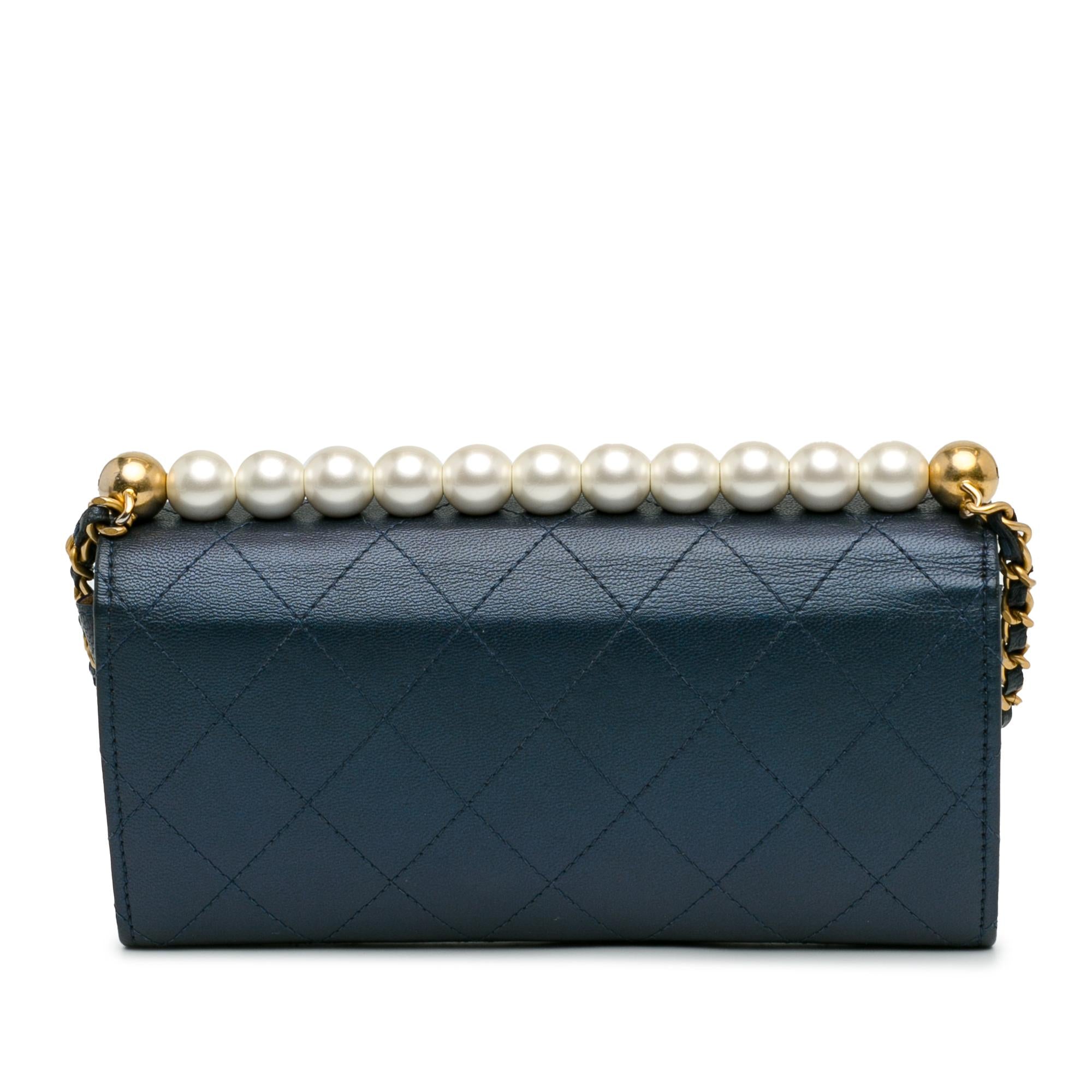 Chanel Goatskin Chic Pearls Clutch With Chain (SHG-gHnbwe)