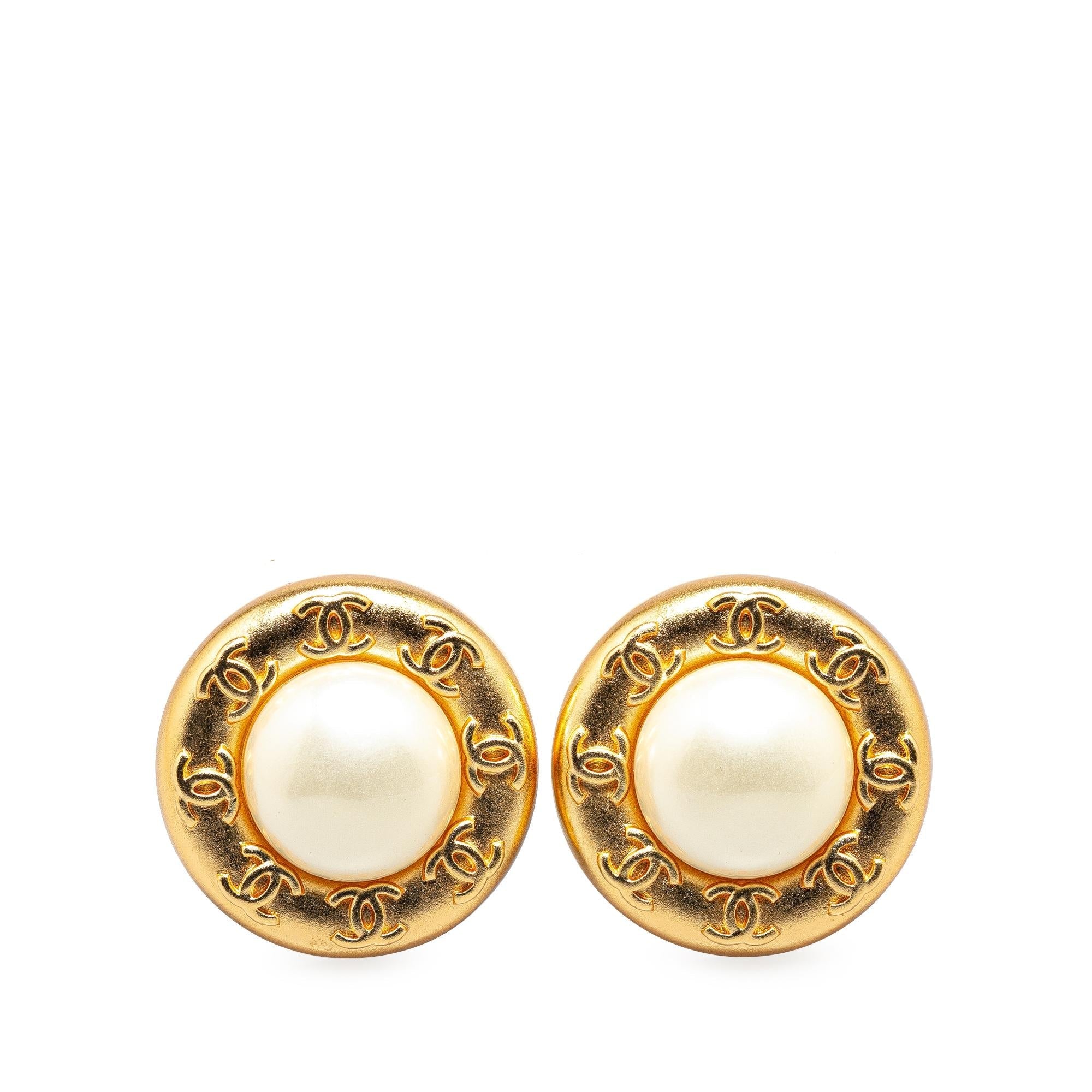 Chanel Gold Plated CC Faux Pearl Clip on Earrings (SHG-ziw21R)