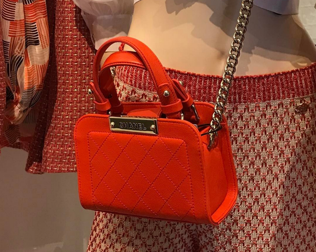 CHANEL LABEL CLICK QUILTED CALFSKIN MINI SHOPPING TOTE BAG