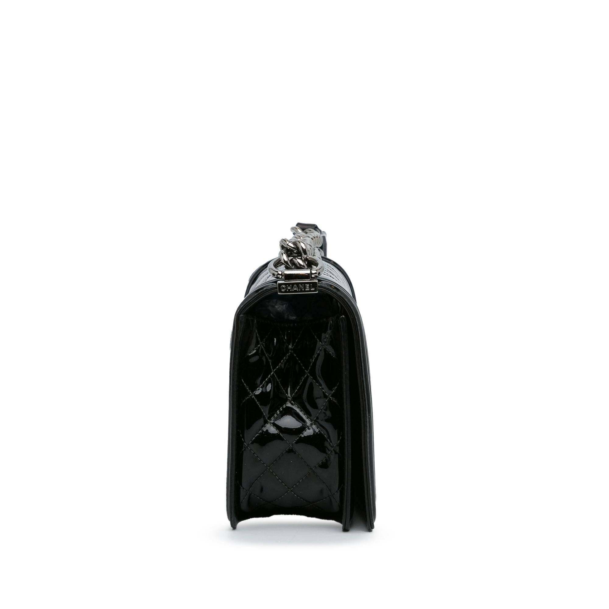 Chanel Medium Patent Chevron Boy Flap (SHG-vpSXfu)