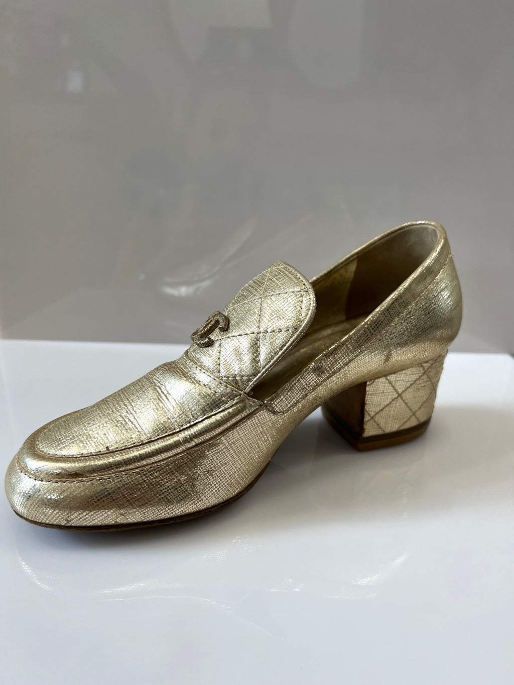 CHANEL CC METALLIC GOLD TEXTURED LEATHER STACKED HEEL LOAFERS