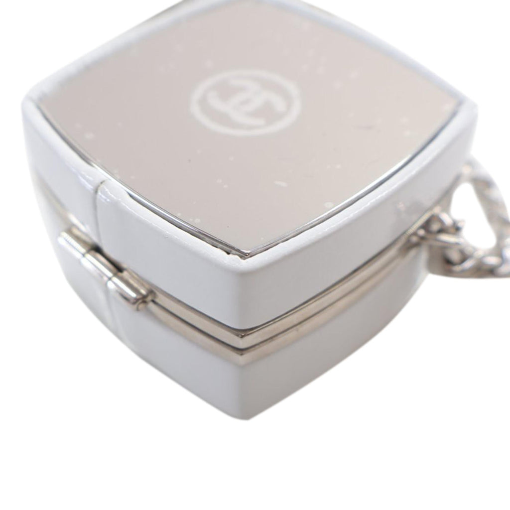 Chanel Patent Goatskin Make-Up Box Clutch With Chain (SHG-cNmuxS)