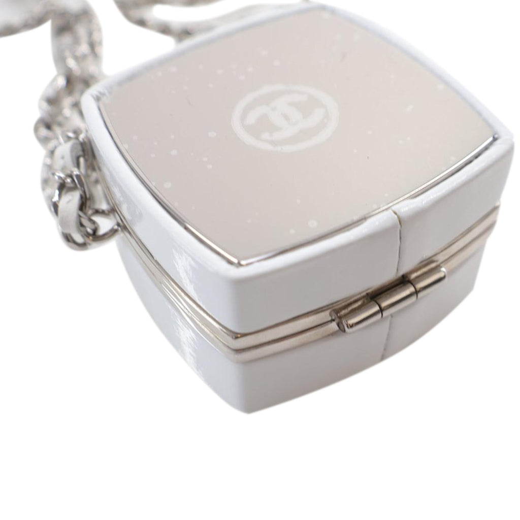 Chanel Patent Goatskin Make-Up Box Clutch With Chain (SHG-cNmuxS)