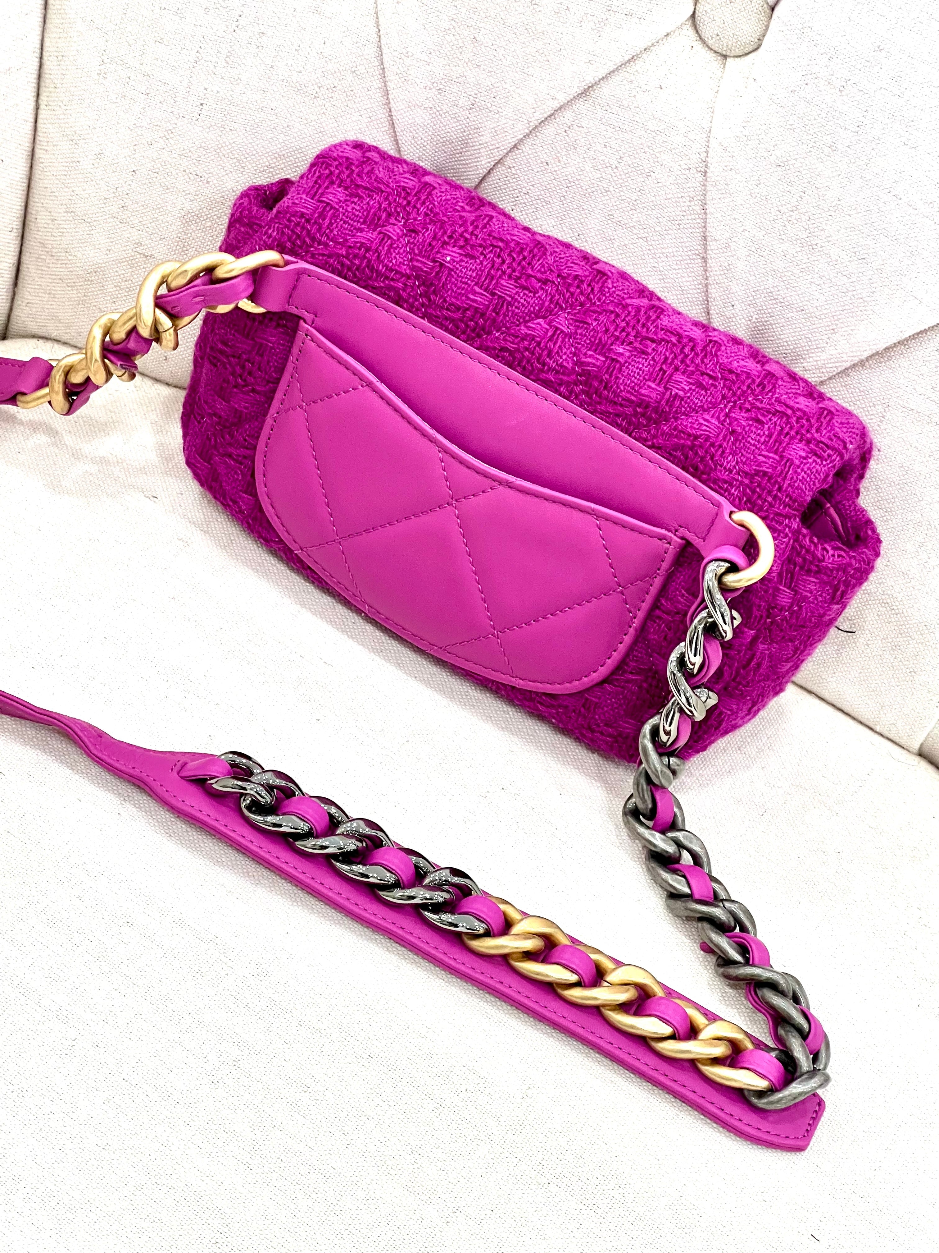 CHANEL 19 QUILTED TWEED BELT BAG