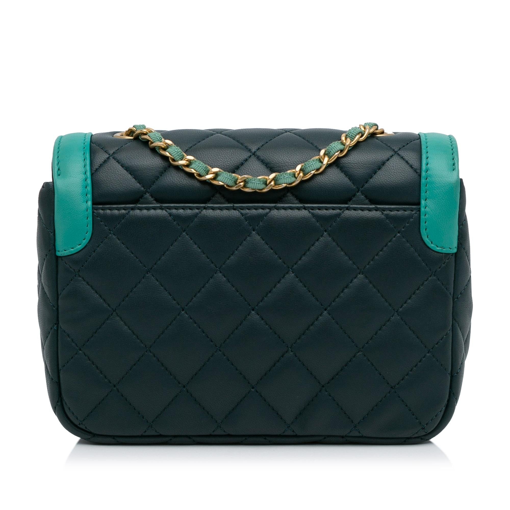 Chanel Two-Tone Day Flap Bag (SHG-Qdyuoq)