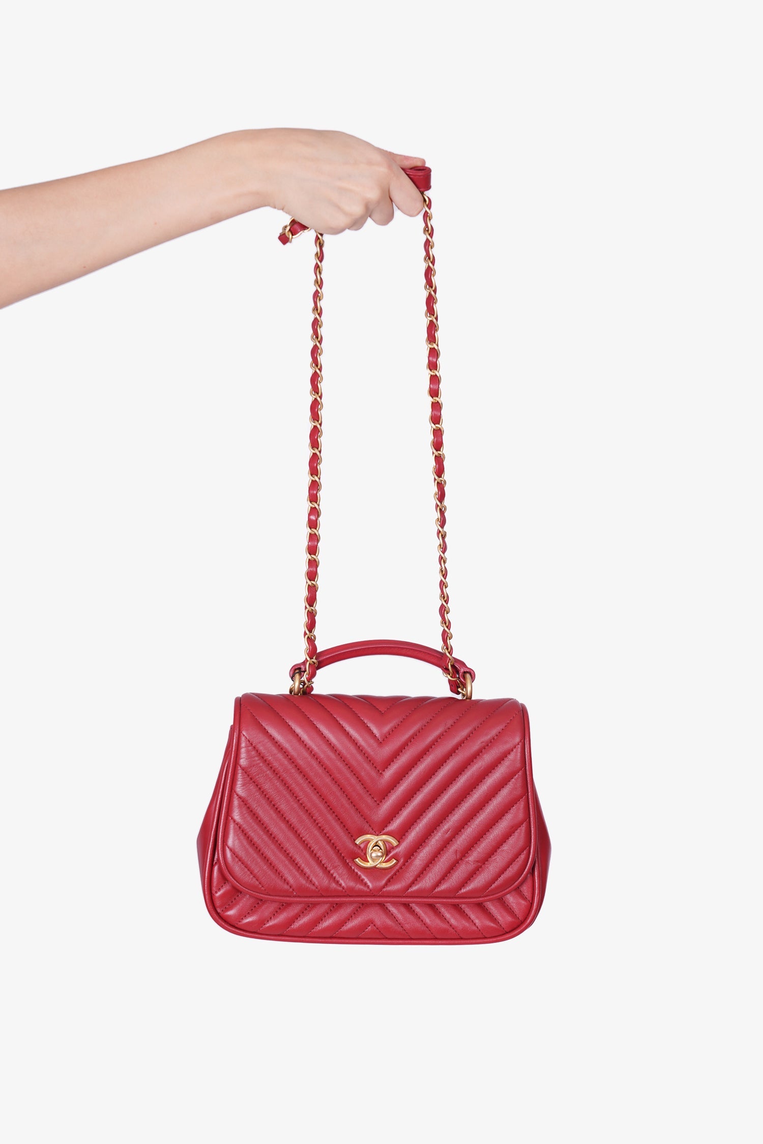 Pre-loved Chanel™ 2018 Red Reversed Round Flap Bag with Gold Hardware