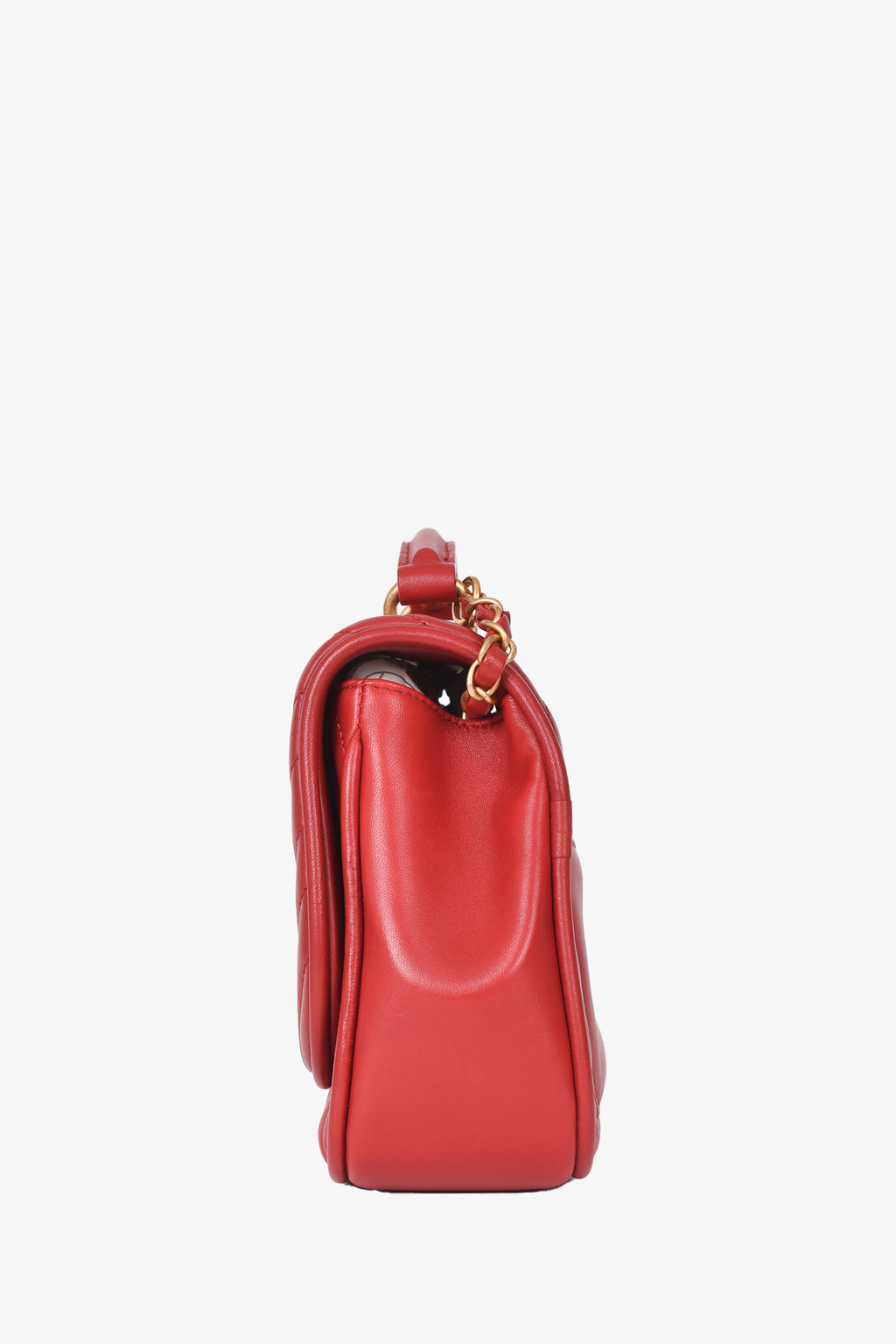 Pre-loved Chanel™ 2018 Red Reversed Round Flap Bag with Gold Hardware
