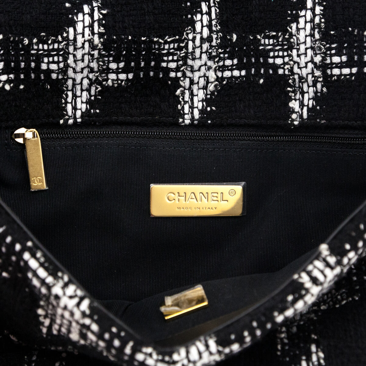 Chanel Black & White Tweed Quilted Medium Chanel 19
