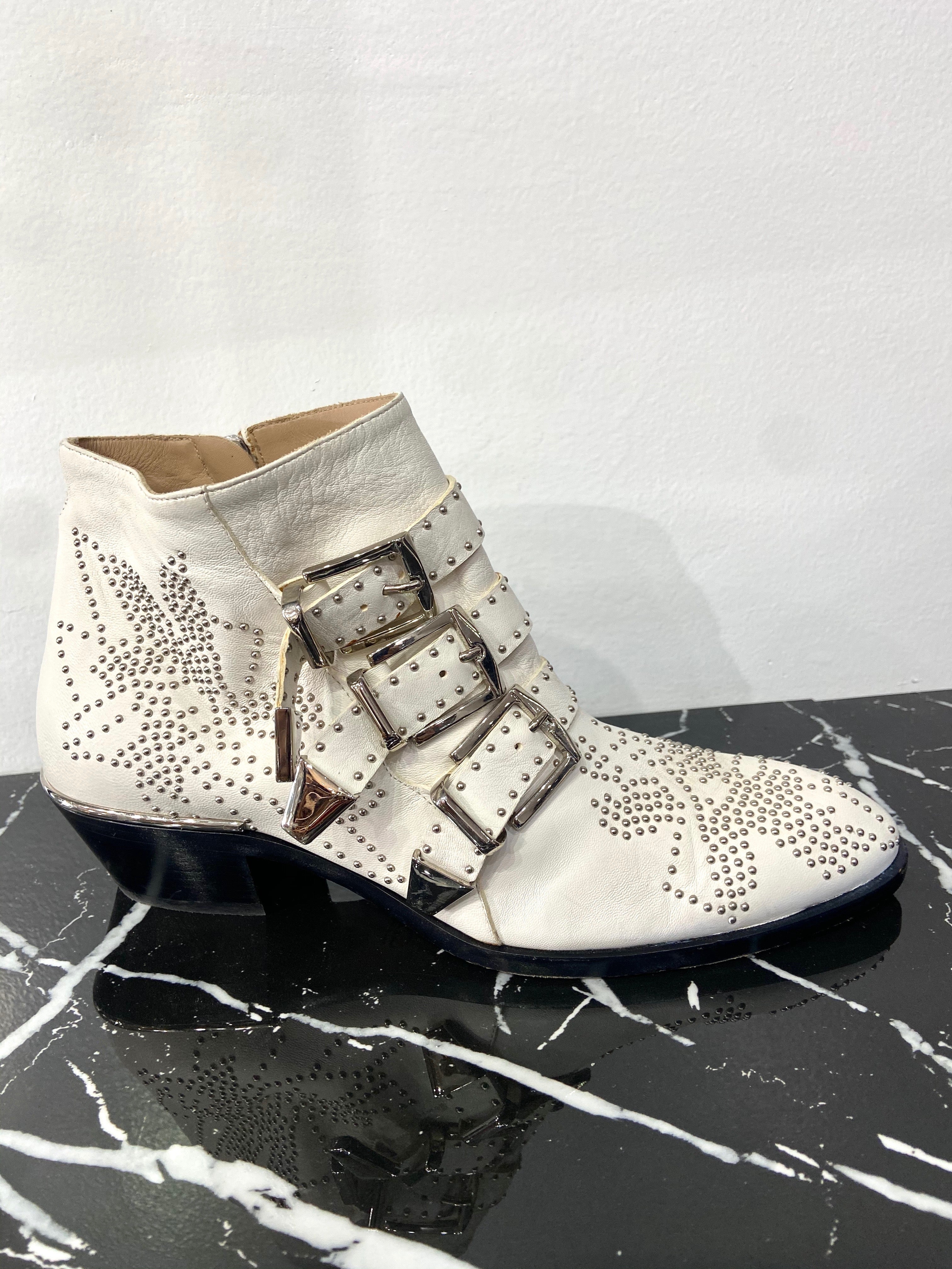 CHLOÉ STUDDED LEATHER SUSANNA ANKLE BOOTIES