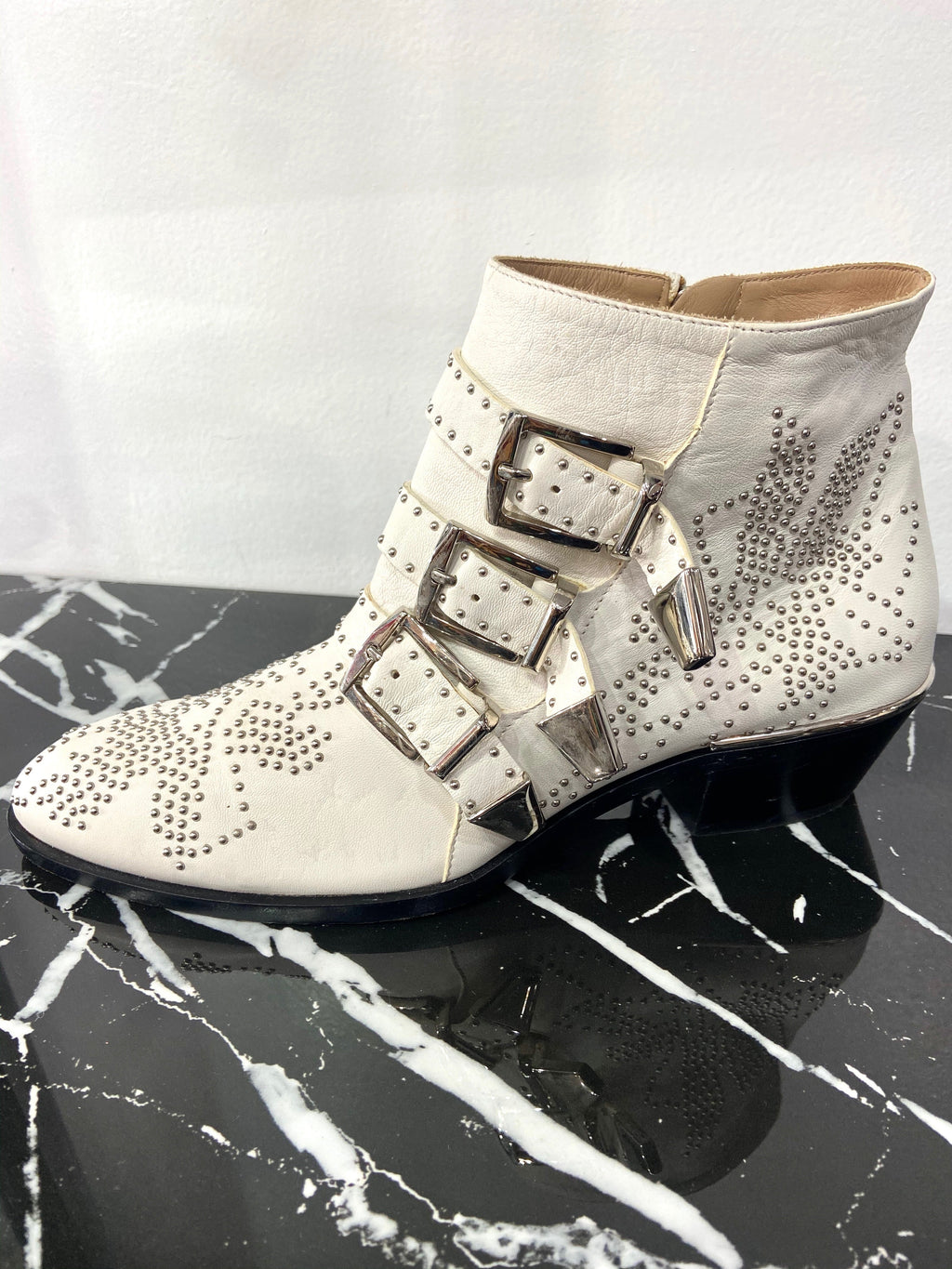 CHLOÉ STUDDED LEATHER SUSANNA ANKLE BOOTIES