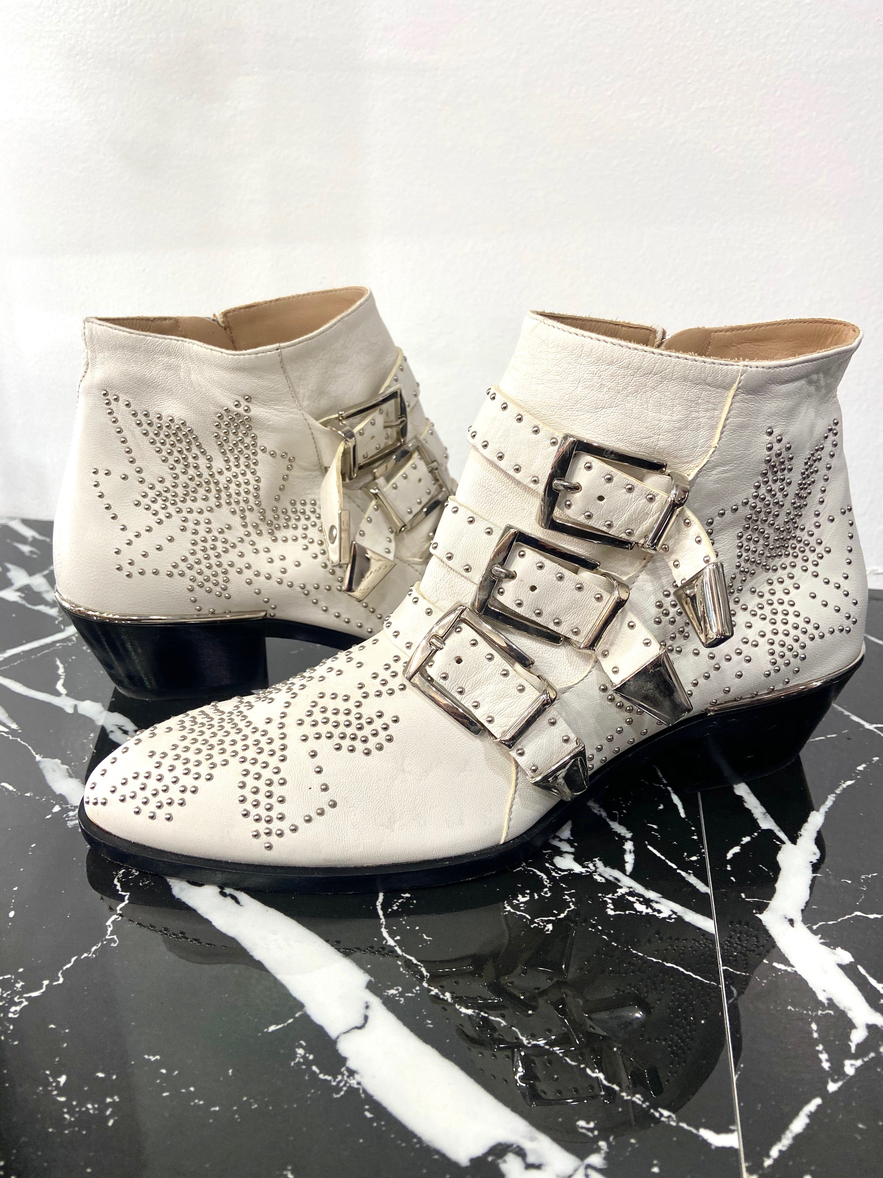 CHLOÉ STUDDED LEATHER SUSANNA ANKLE BOOTIES