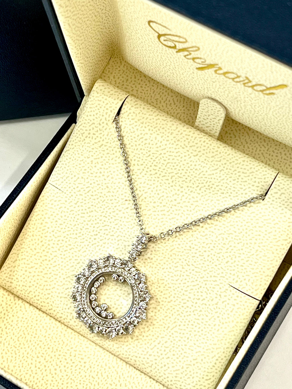 CHOPARD HAPPY DIAMONDS JOAILLERIE PENDANT 18K WHITE GOLD NECKLACE