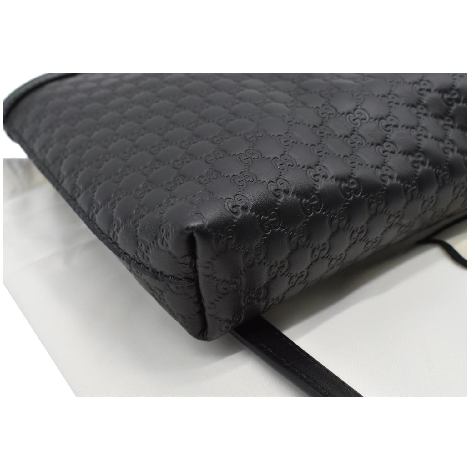GUCCI Flat Microguccissima Leather Wallet Crossbody Black 607723