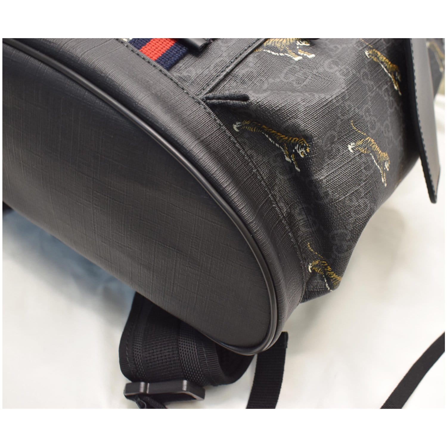GUCCI Bestiary Tigers GG Supreme Microfiber Backpack Bag 495563 Black