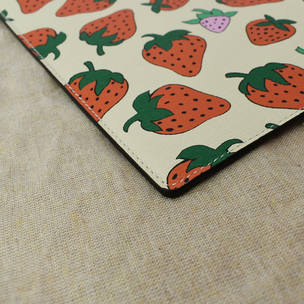 GUCCI Zumi Strawberry Printed Leather Pouch Multicolor 570728