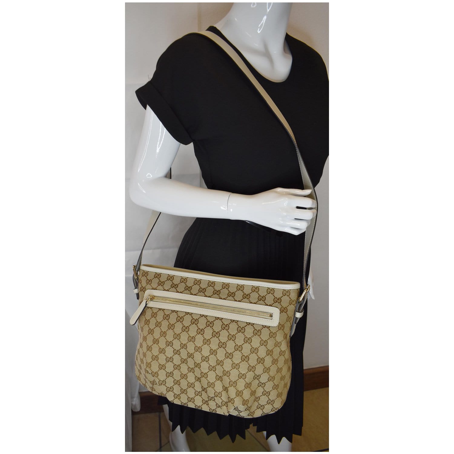 GUCCI GG Plus Supreme Canvas Messenger Shoulder Bag Beige 388930
