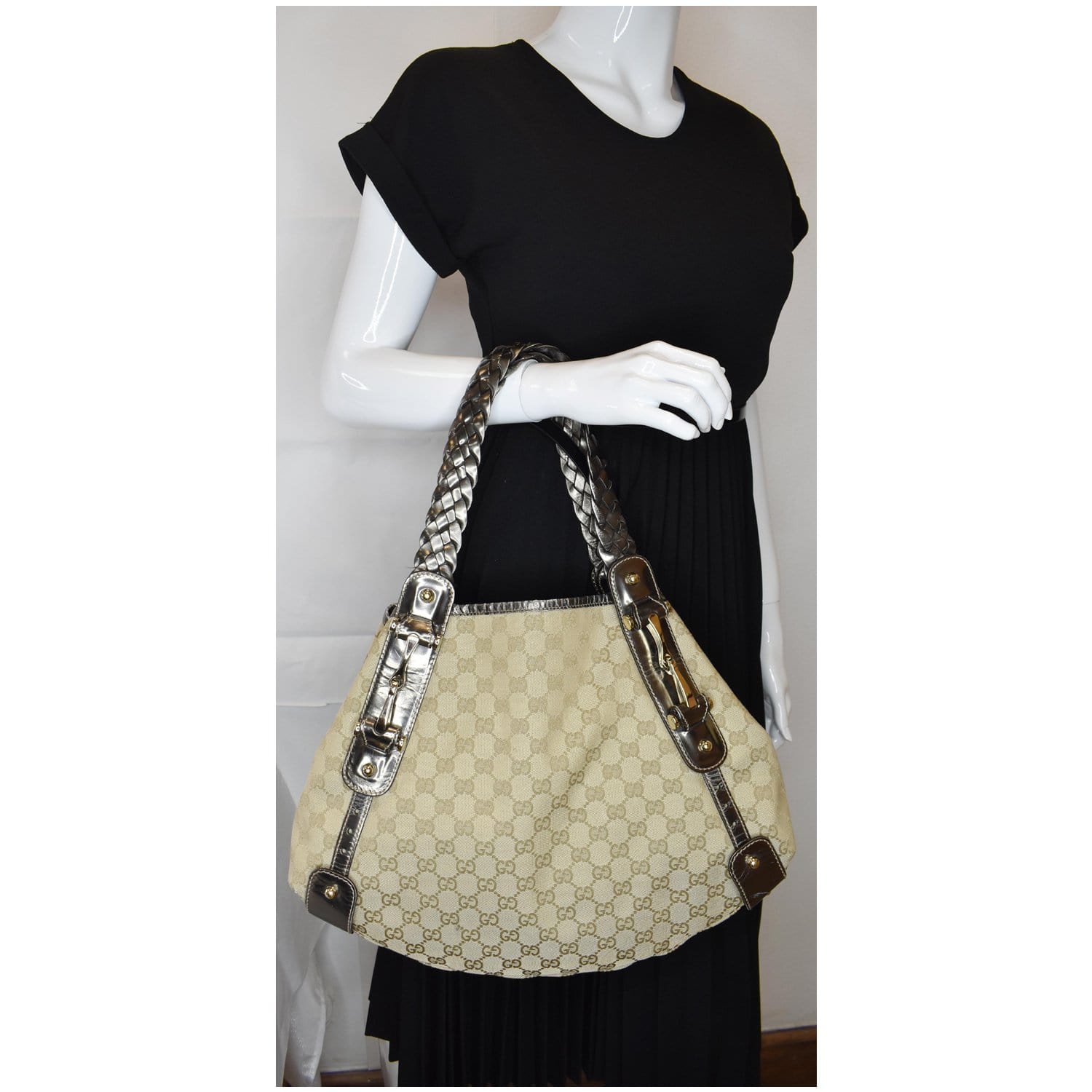GUCCI Pelham Medium GG Canvas Hobo Bag Beige 137621