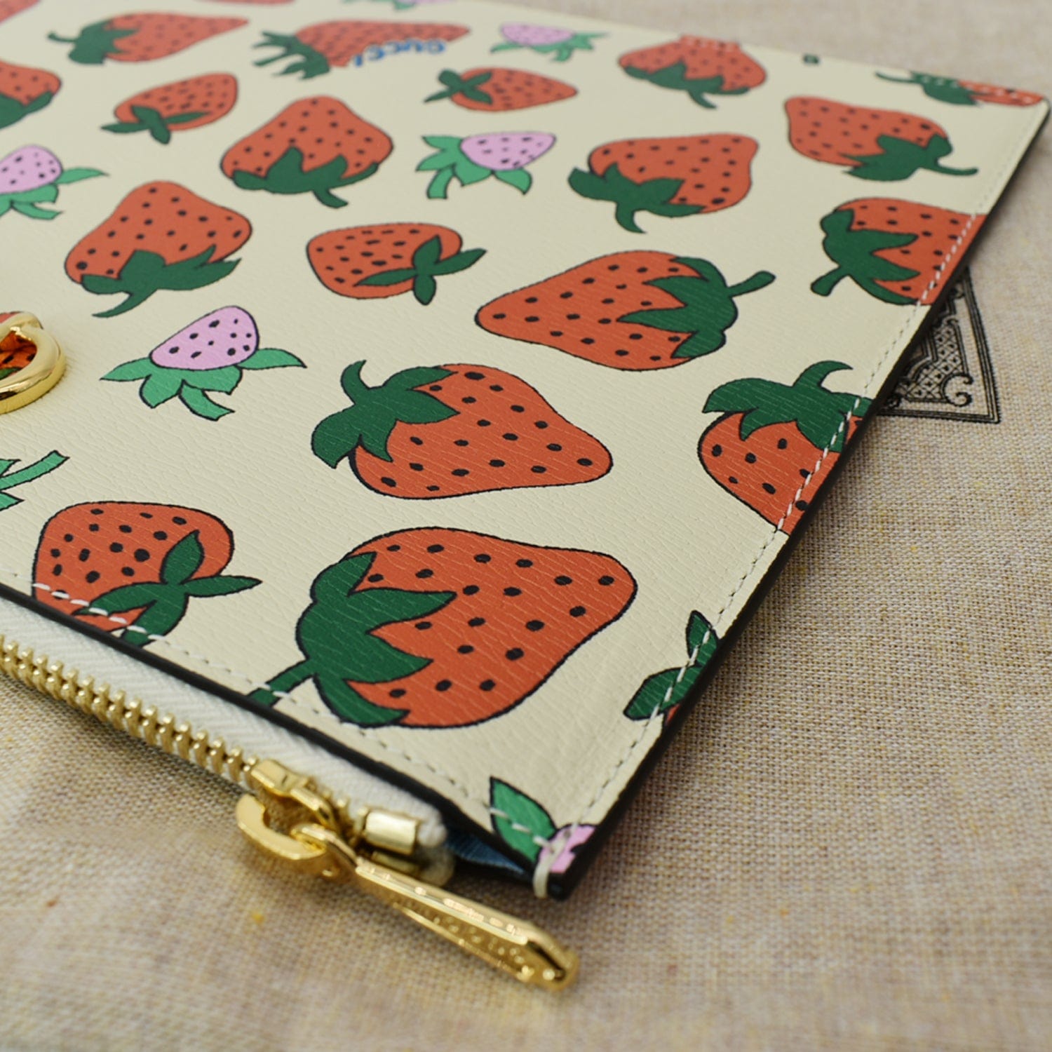 GUCCI Zumi Strawberry Printed Leather Pouch Multicolor 570728