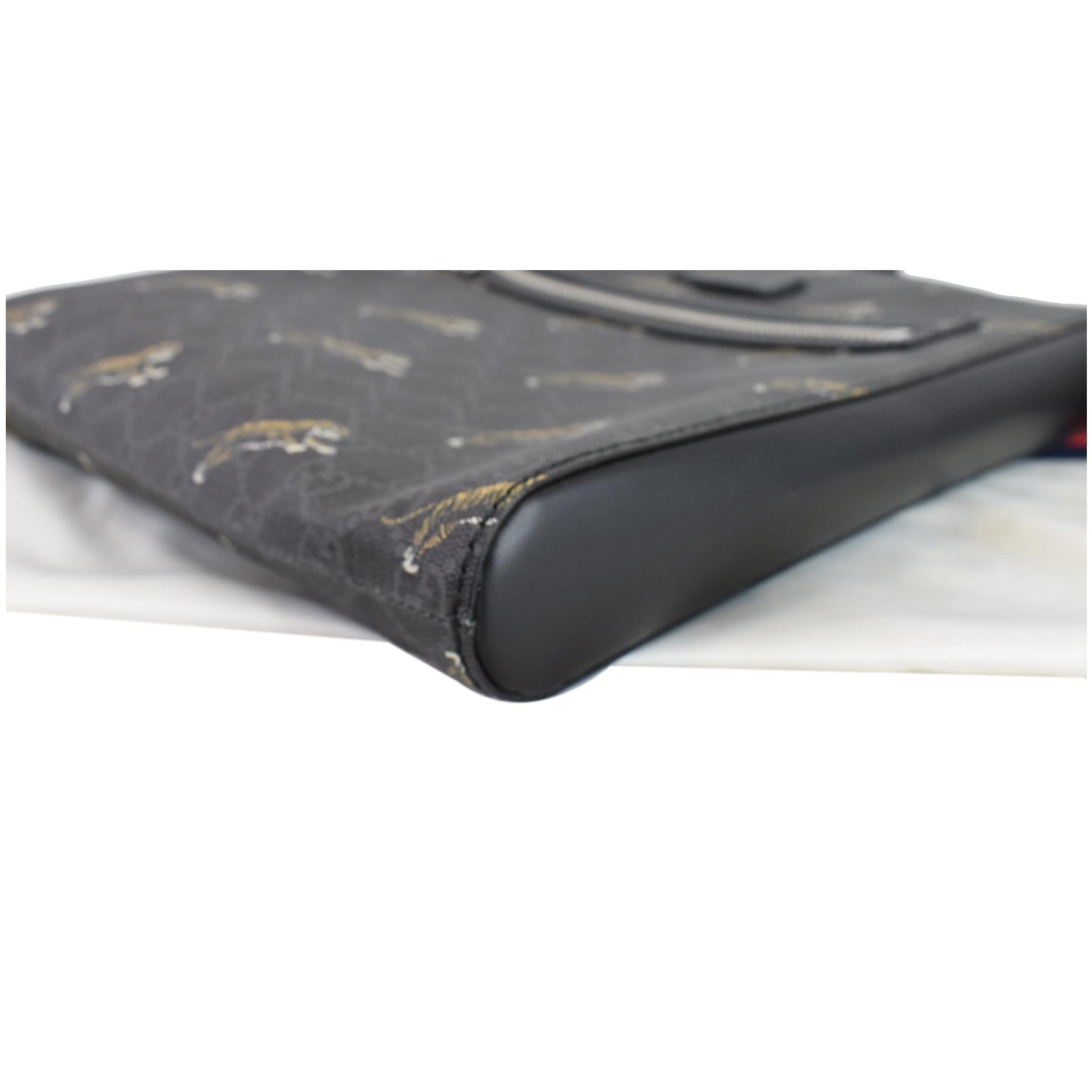 GUCCI Bestiary Tigers GG Supreme Square Messenger Bag Black 474137