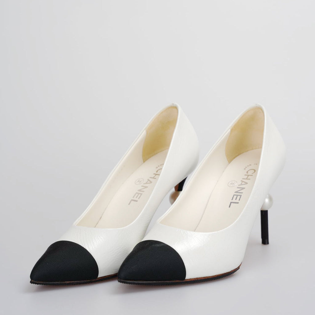 Chanel White Black Pumps with Pearl CC Logo 38