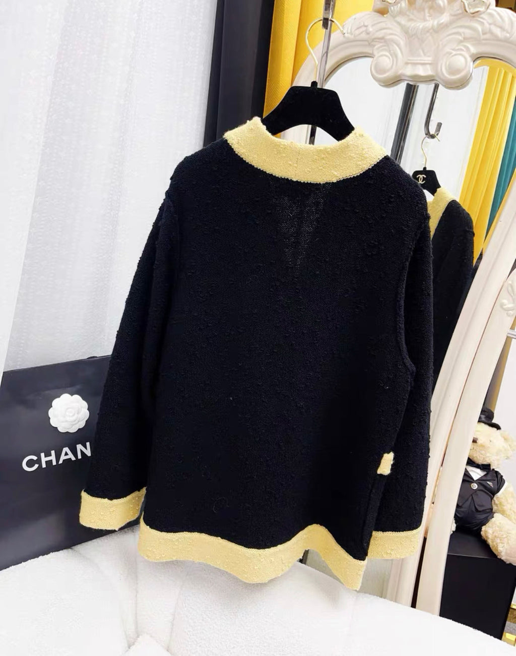 Chanel 24k igan in Wool Black & Light Yellow size 38