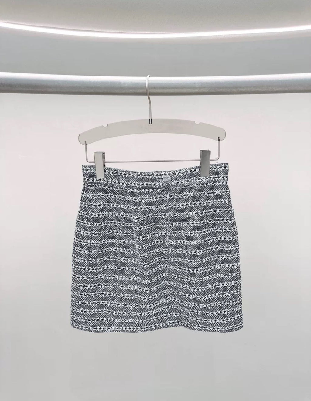 CHANEL 24P Black & White tweed skirt