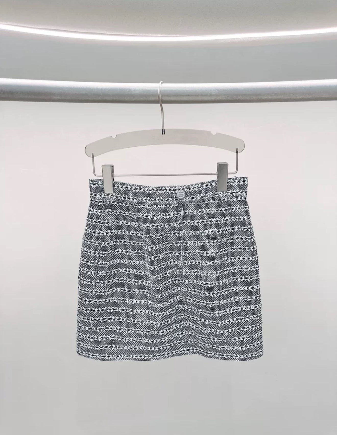 CHANEL 24P Black & White tweed skirt