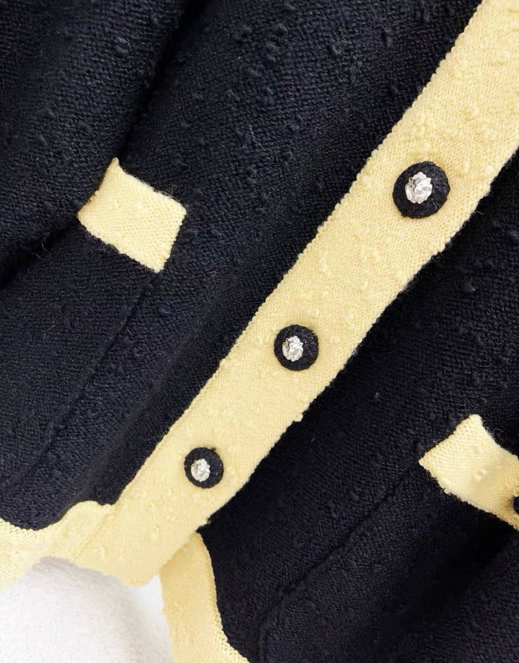 Chanel 24k igan in Wool Black & Light Yellow size 38