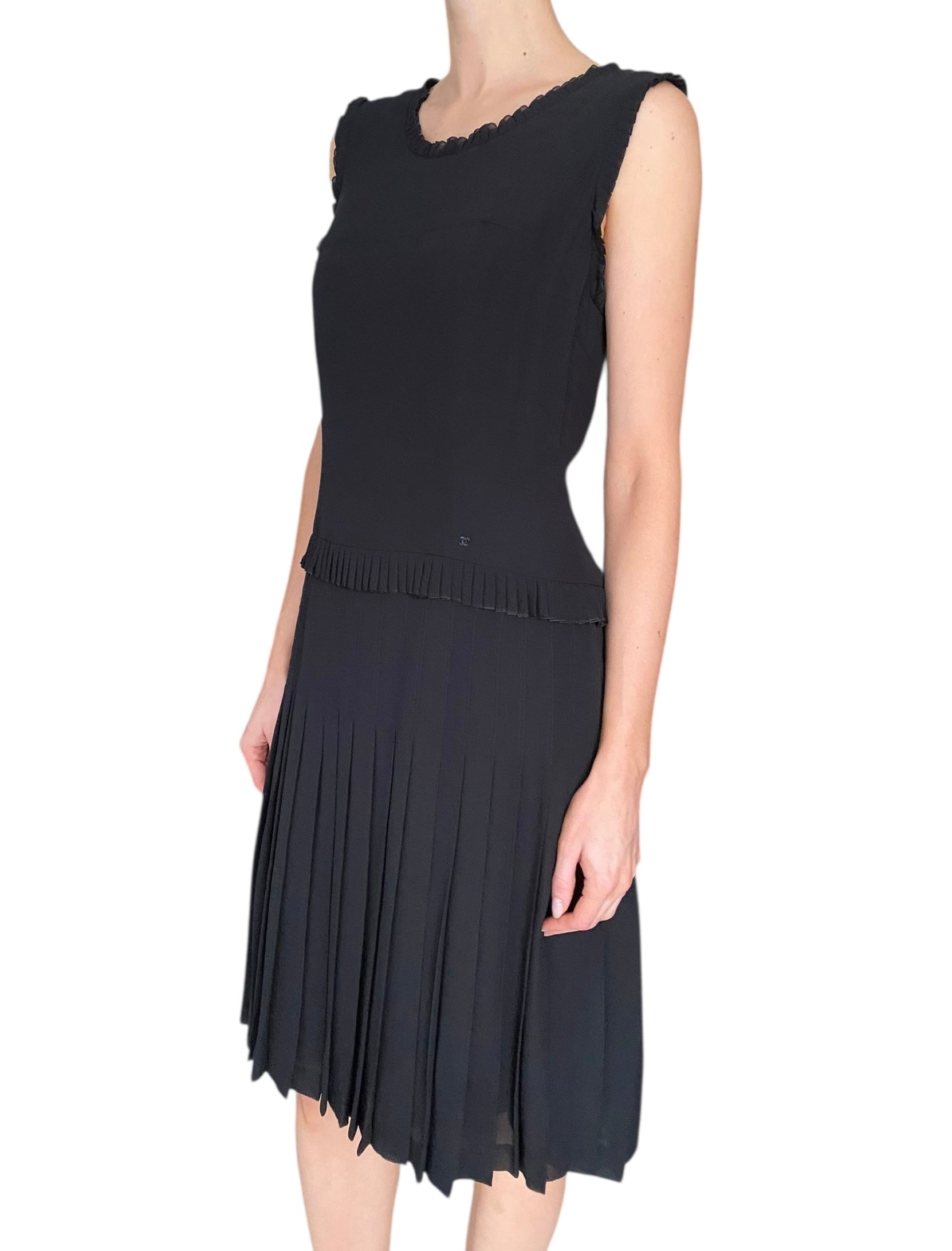 Chanel 02A Sleeveless Black Silk Pleat Trim Dress - FR42 / M / 8
