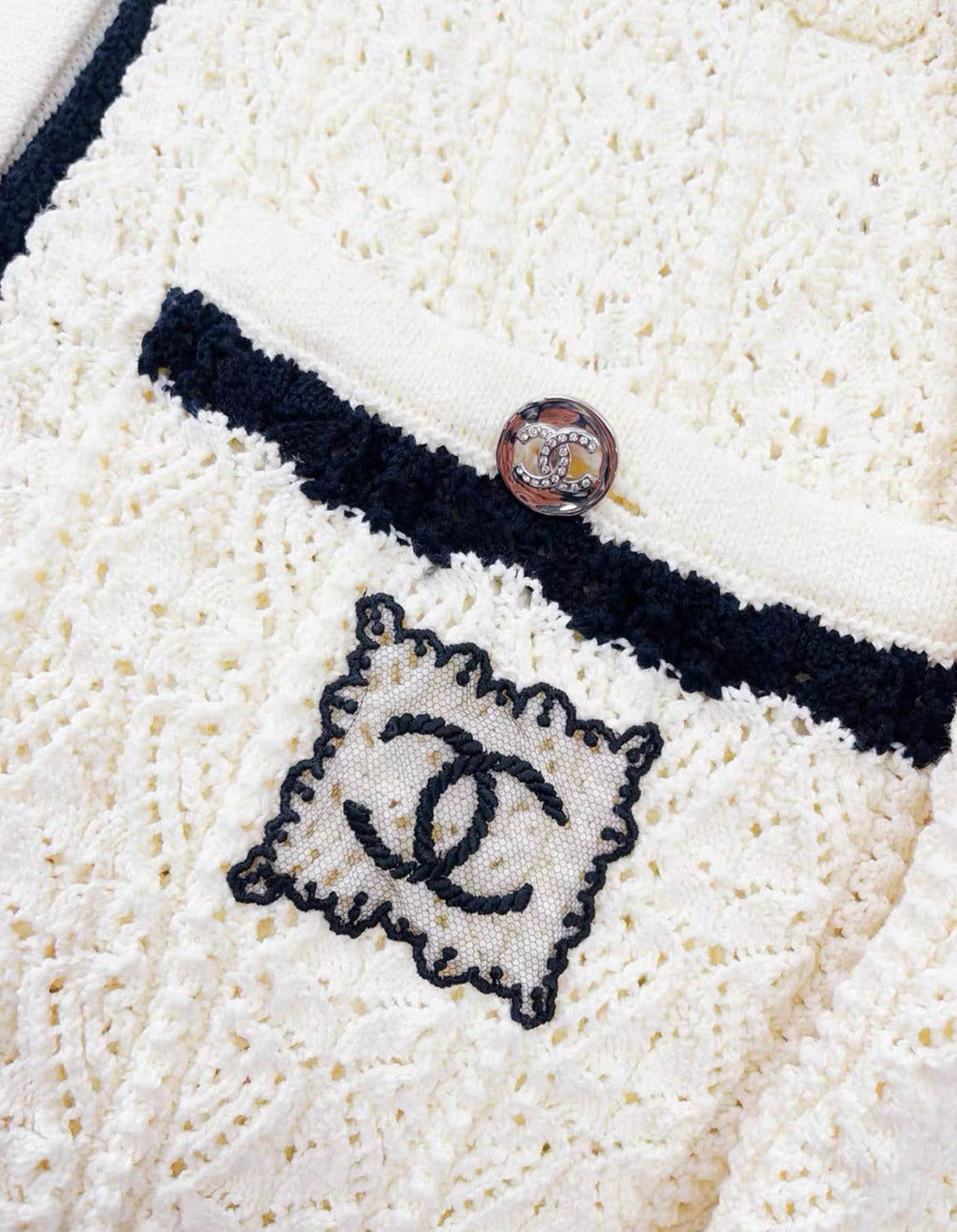 Chanel 24P white knitted igan size 34