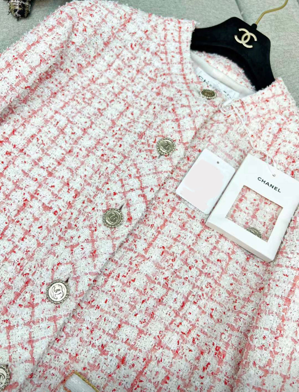 Chanel 24p pink tweed jacket with sequin CC logo pockets size 36