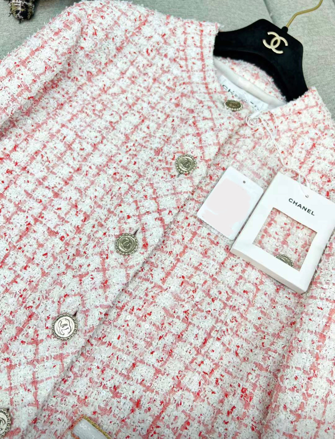 Chanel 24p pink tweed jacket with sequin CC logo pockets size 36