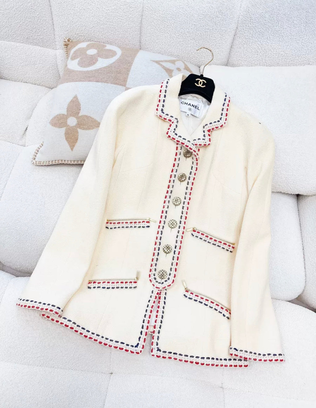 CHANEL 18B Hamburg Ivory Navy Red Tricolor Wool Braid Trim Jacket size 38
