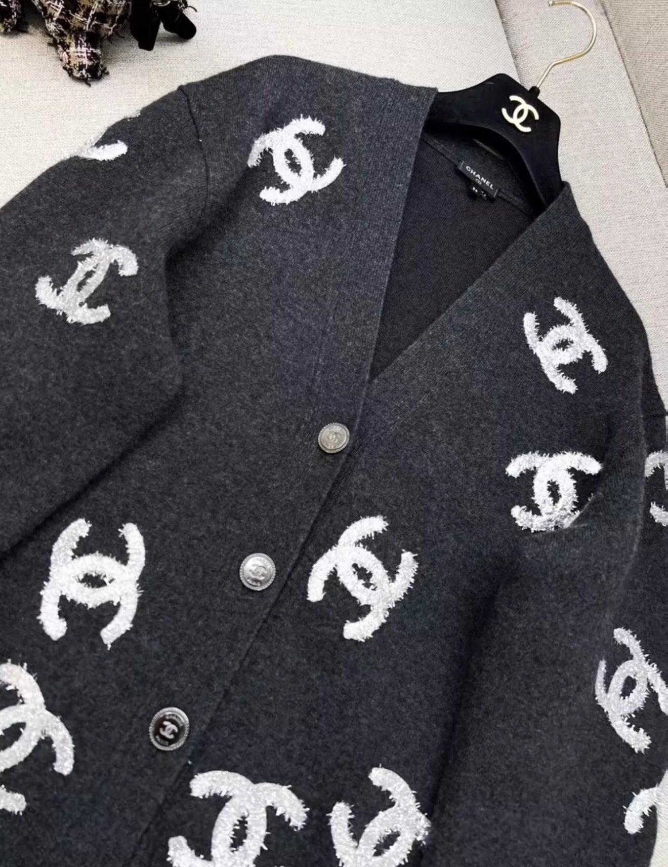 CHANEL 22A Cashmere igan