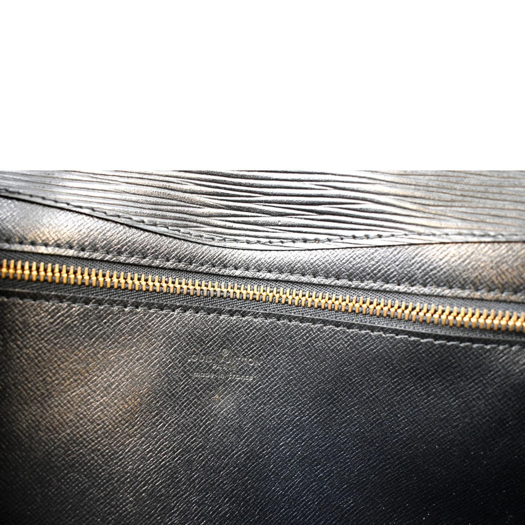 LOUIS VUITTON Montaigne Pochette Epi Leather Clutch Bag Black