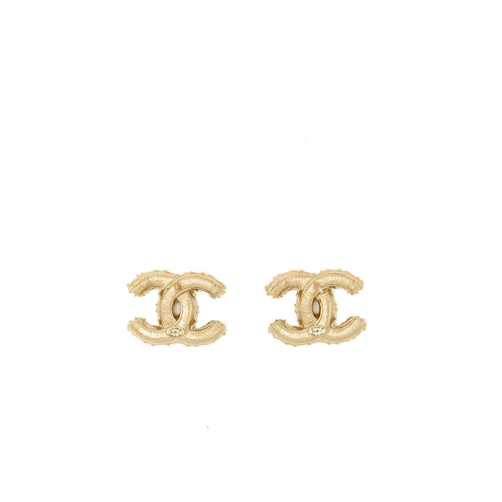 Chanel CC logo with mini pearl deco earrings light gold tone
